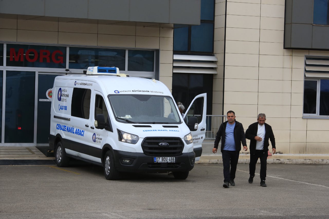 20 yaşındaki gencin kan donduran sonu!  Bernayı arıyorum  dedi, 13 bıçak darbesiyle öldürüldü