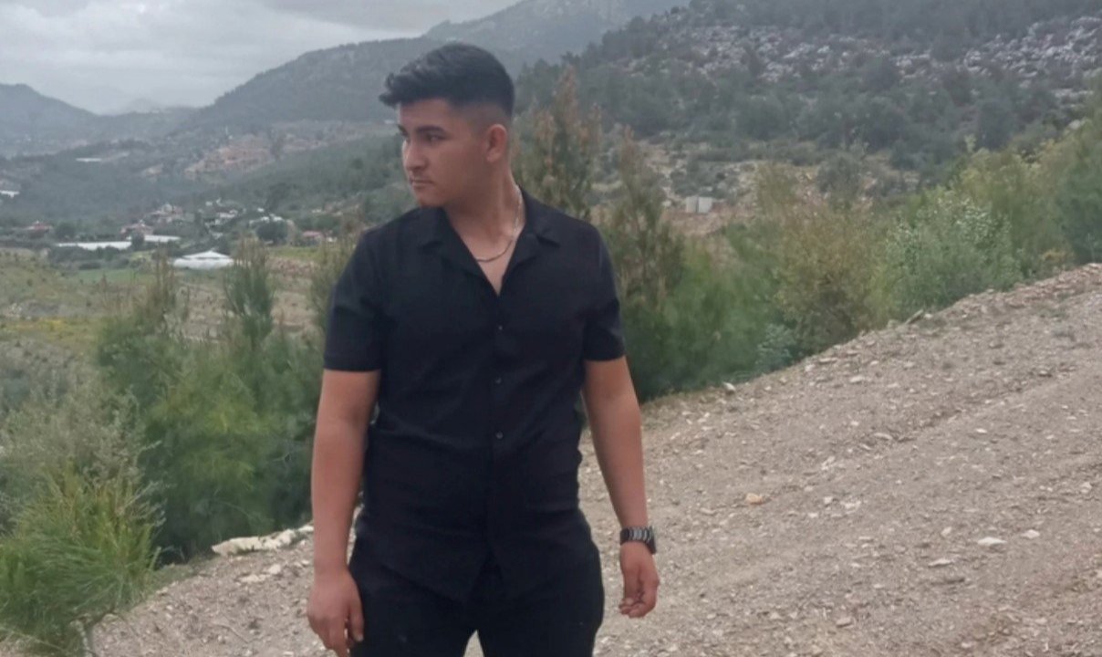 20 yaşındaki gencin kan donduran sonu!  Bernayı arıyorum  dedi, 13 bıçak darbesiyle öldürüldü