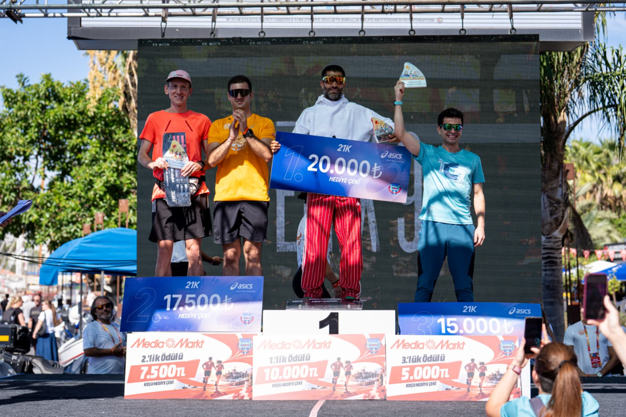 9. Uluslararası Bodrum Yarı Maratonu tamamlandı: Organizasyona 23 ülkeden 2 bin 500 sporcu katıldı