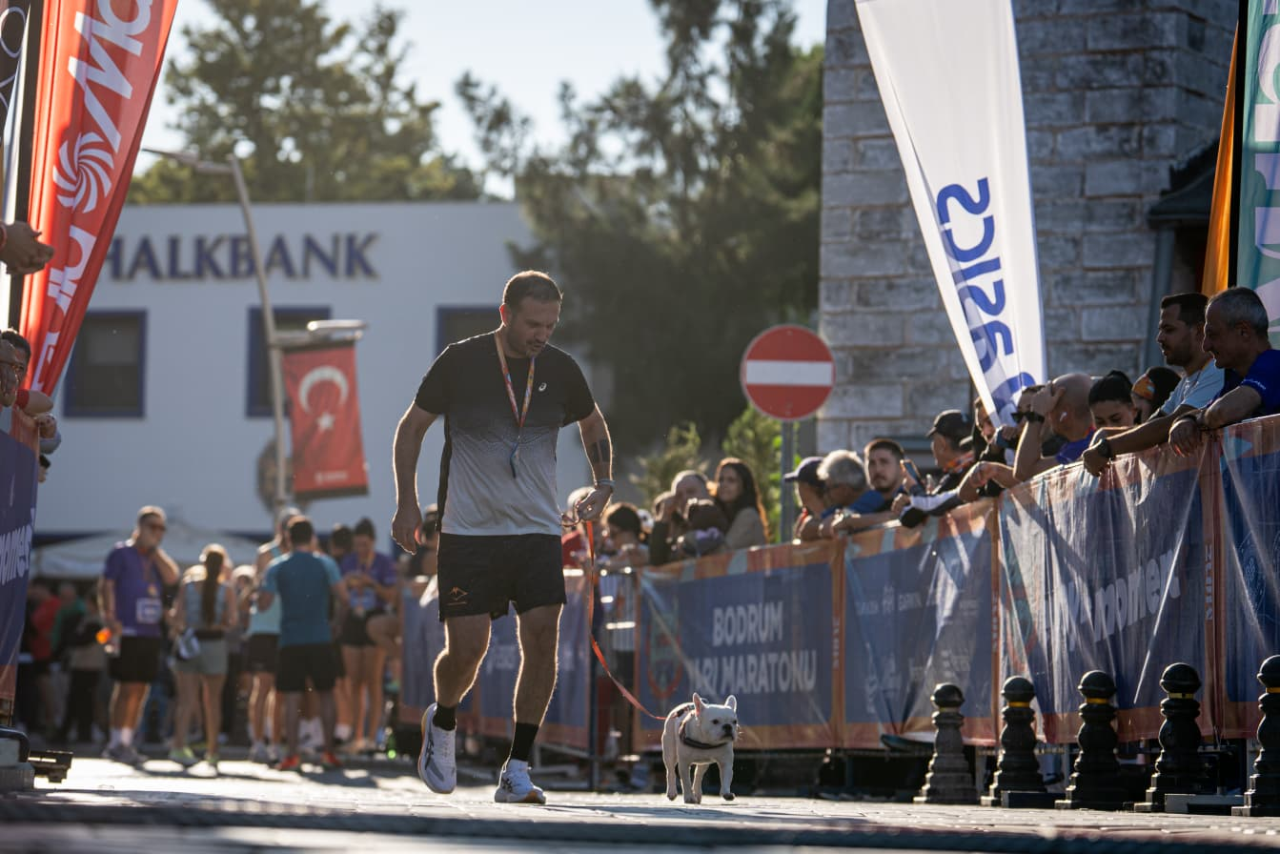 9. Uluslararası Bodrum Yarı Maratonu tamamlandı: Organizasyona 23 ülkeden 2 bin 500 sporcu katıldı