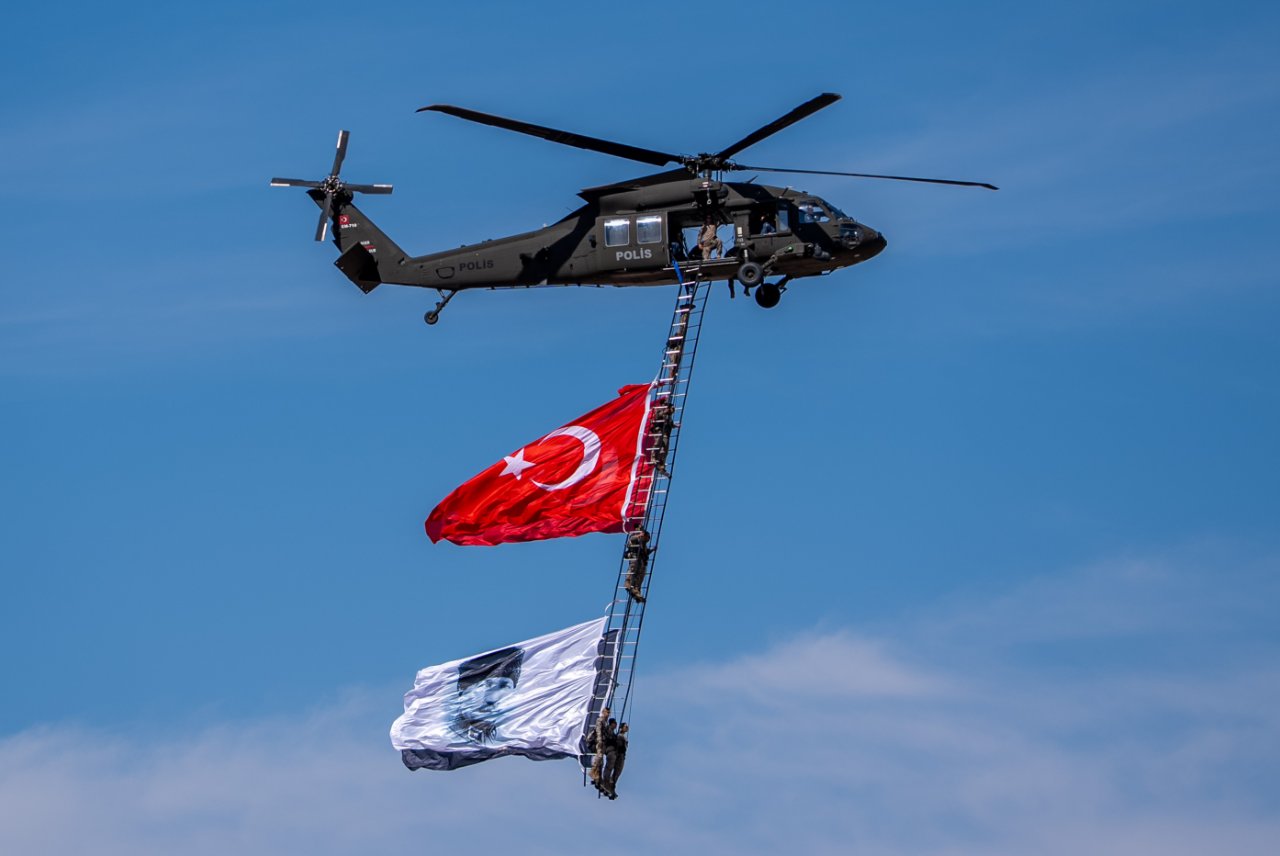 Bayraktardan TEKNOFEST gençliğine mesaj: Yapamazsınız diyenlere inat en iyisini yapacağız