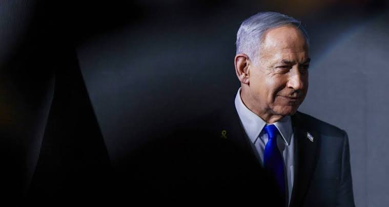Eski başbakan, Netanyahu yönetimini yerden yere vurdu!