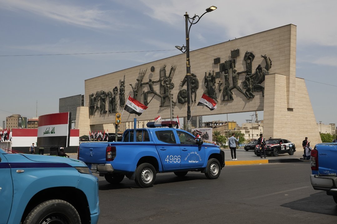 Irak'ta yeni dönem başladı, ilk mesaj sert oldu: ABD bayrağına yönelik eylem sonrası gözaltı