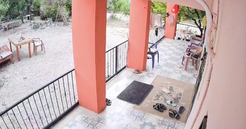 Osmaniye’deki 5,2’lik deprem anı kamerada!