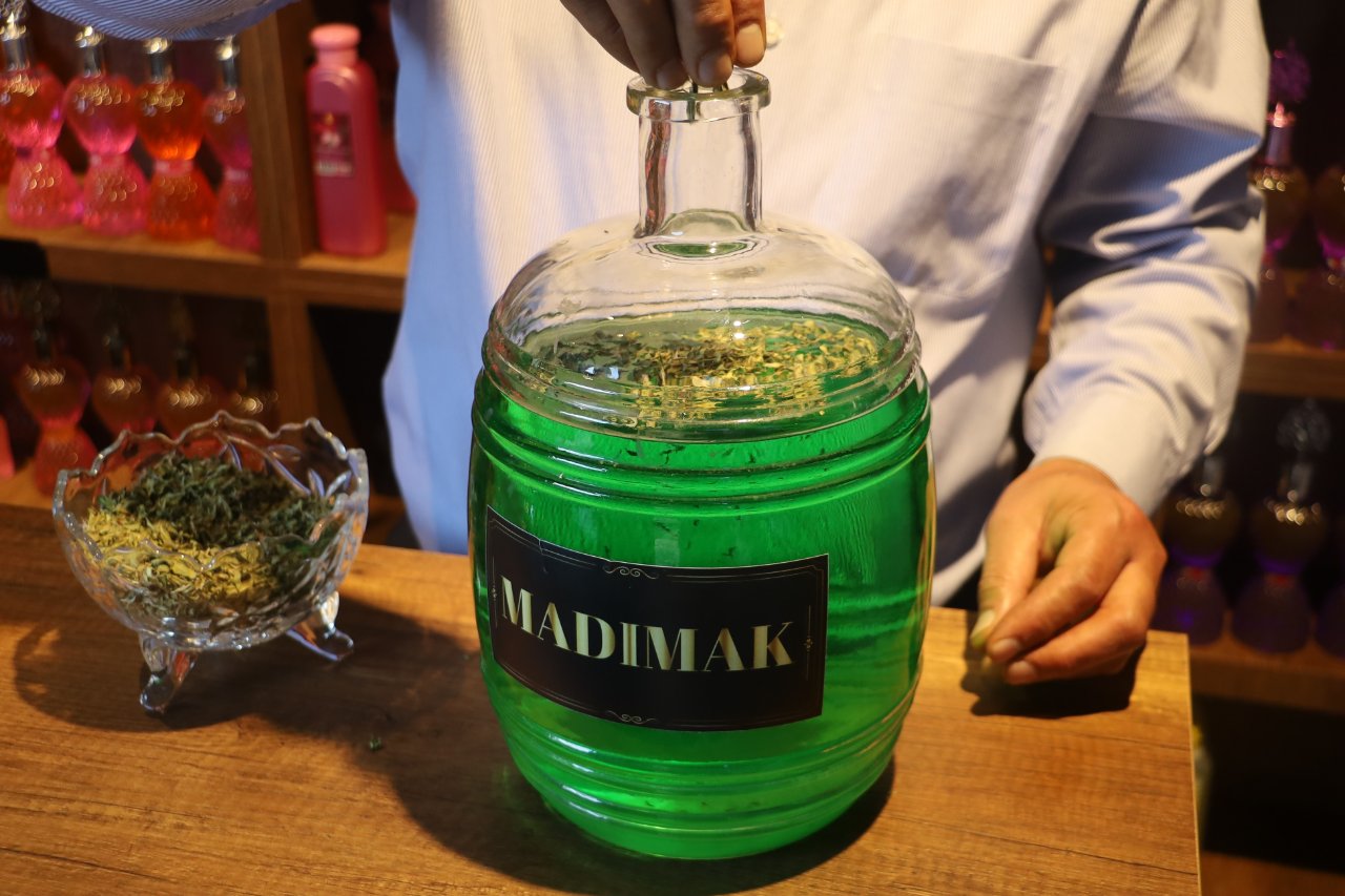 Sofraların vazgeçilmezi şimdi şişeye girdi! Madımaktan kolonya yaptılar