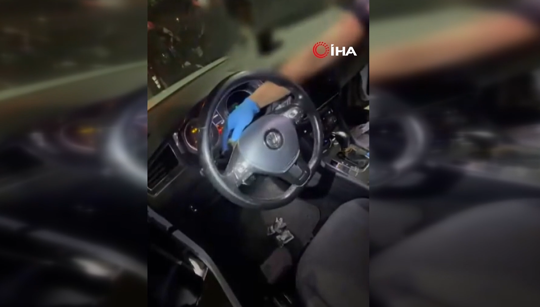 Şüpheli araçtan ‘zula düzeneği’ çıktı! Parfüm kapağı şeklinde mıknatıs, 56 bin 200 TL, 200 dolar…
