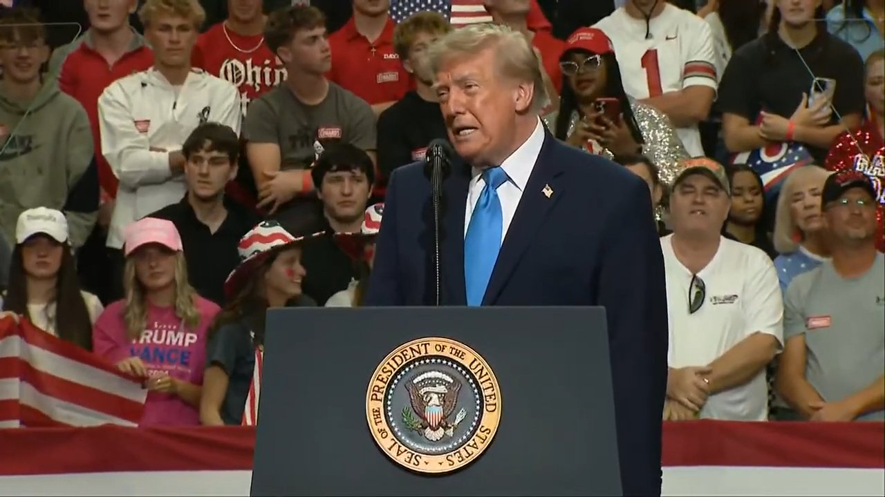 Trump Ohioda açtı ağzını yumdu gözünü! Küfürler havada uçuştu