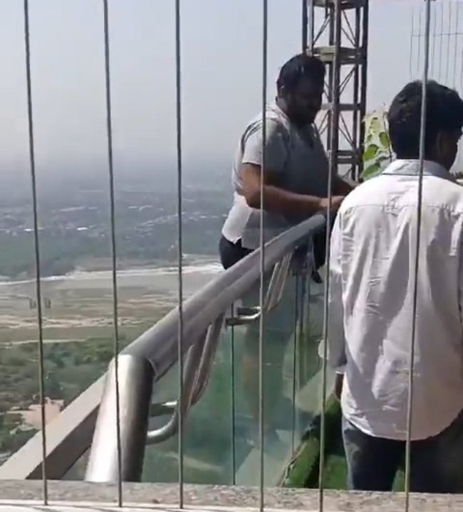 Hindistanda kahreden olay! Borçlarını ödeyemeyince 43. kattan ölüme atladı