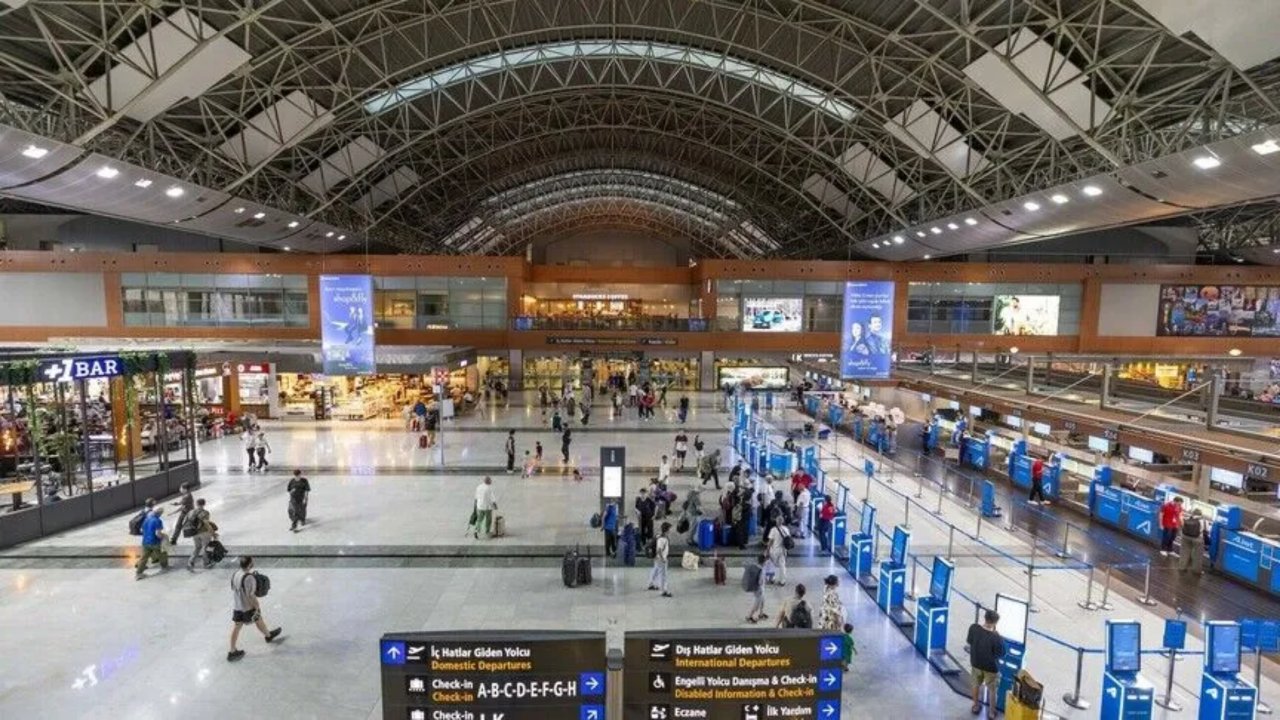 Avrupa'ya uçacak milyonları ilgilendiriyor! 3 saatlik rötara 33 bin TL tazminat