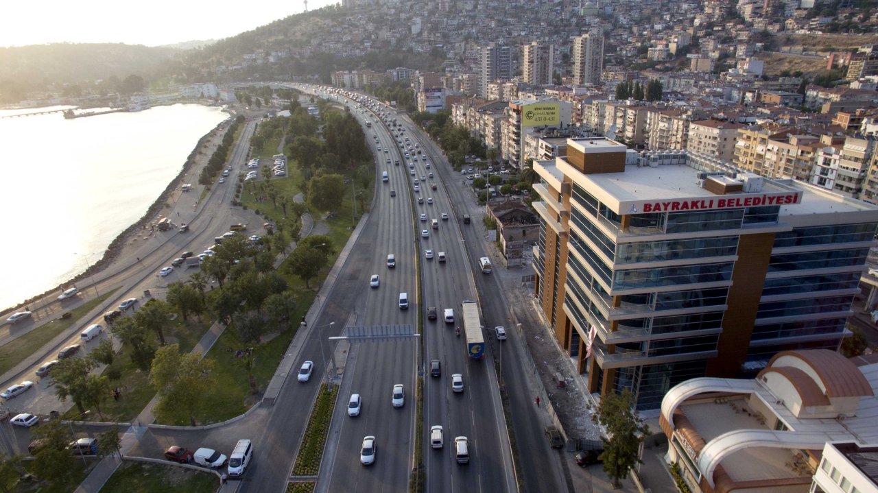 Bayraklı Belediyesi operasyonunda çarpıcı detaylar: 20 milyon TL kamu zararı, 4,6 milyon TL rüşvet iddiası