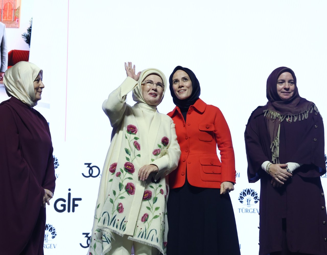 Emine Erdoğan: “Evlilik tercihim dahil hayatımın birçok kararında Şule ablanın izleri var”