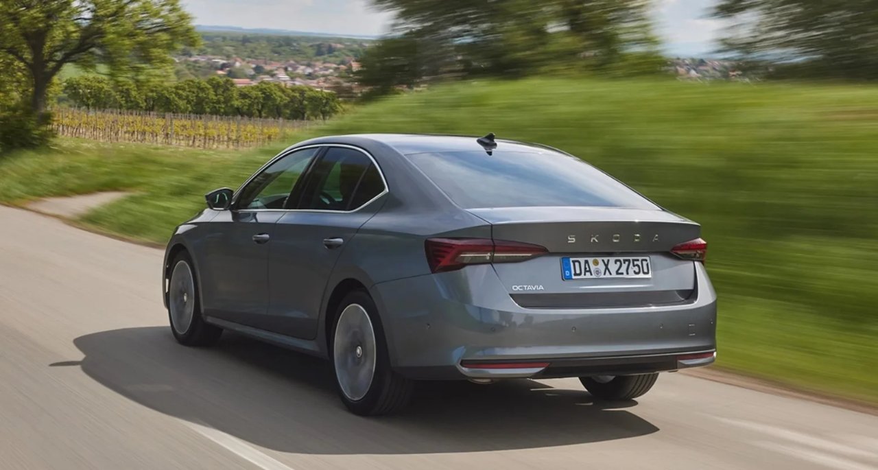 Skoda Octavia tam hibrite geçti: Şarj gerektirmeyen iki yeni motor seçeneği