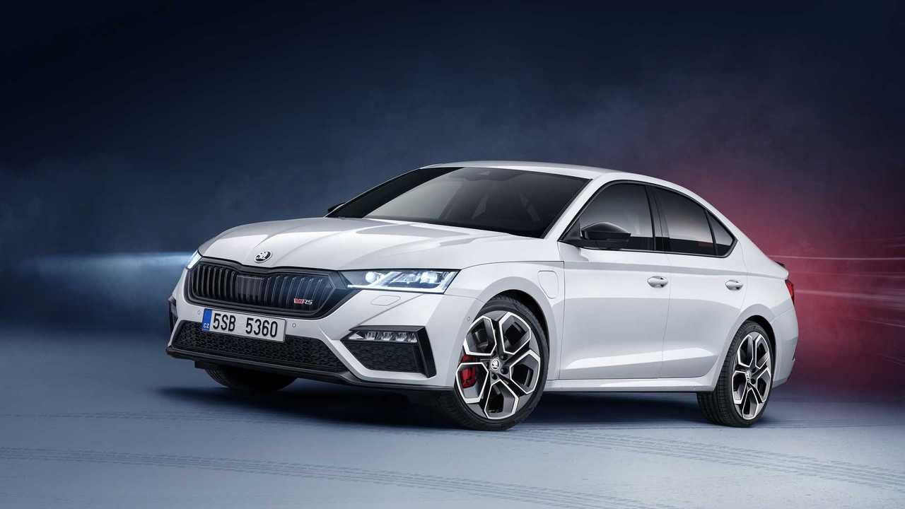 Skoda Octavia tam hibrite geçti: Şarj gerektirmeyen iki yeni motor seçeneği