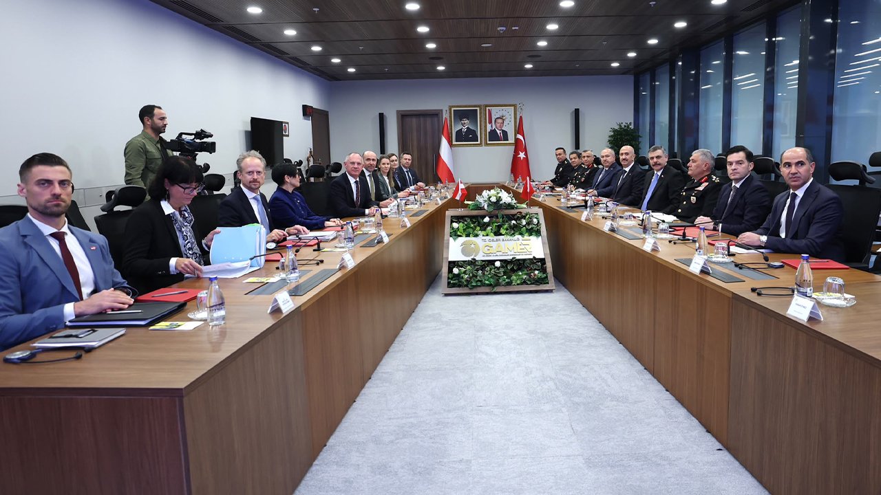 Türkiye-Avusturya masasında gündem 'çeteler'... Bakan Çiftçi yeni tehlikeye dikkat çekti