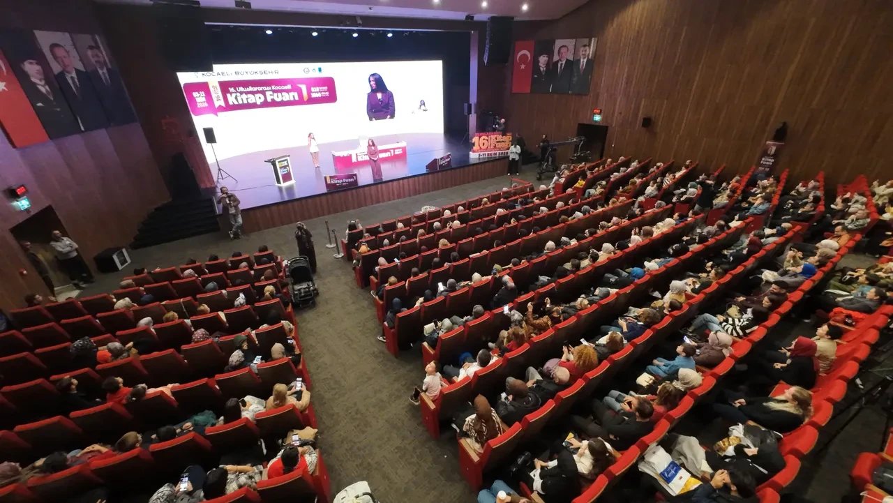 Türkiye’nin en büyük kitap fuarı Kocaeli’de kapılarını açtı