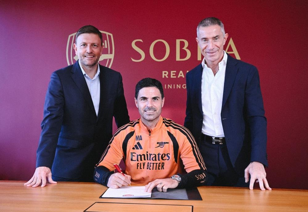 Mikel Arteta yönetiminde geçen sezon Premier Lig şampiyonu olan ve 22 yıllık özleme son veren Arsenal, Şampiyonlar Ligi'ndi de finalde kaybetmişti.