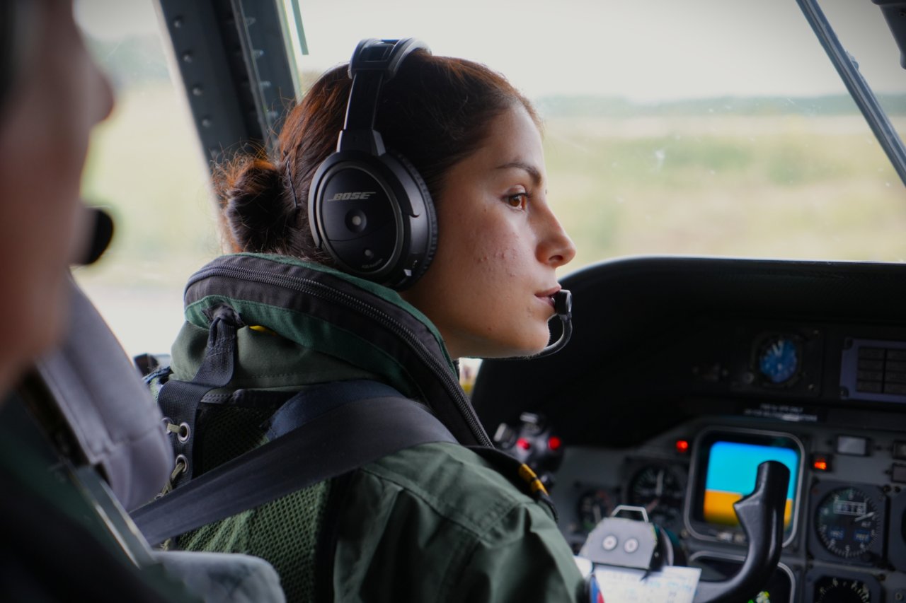 Deniz Kuvvetlerinde bir ilki başardı! İlk kadın pilot olarak tarihe geçti