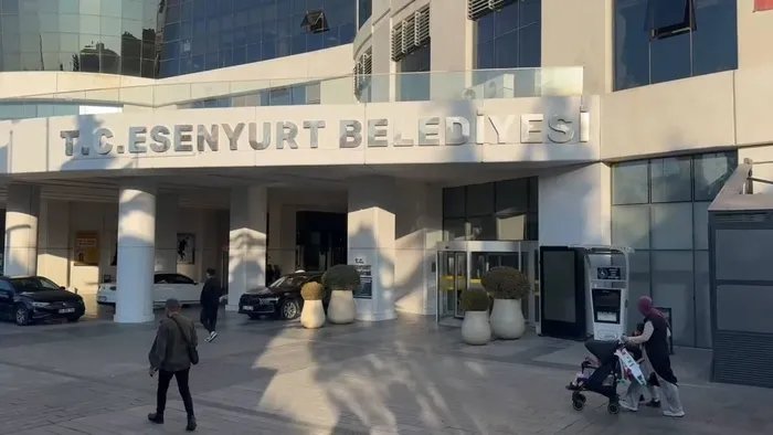 Esenyurt Belediyesi'ne 'yolsuzluk' operasyonu! 19 kişi hakkında gözaltı kararı