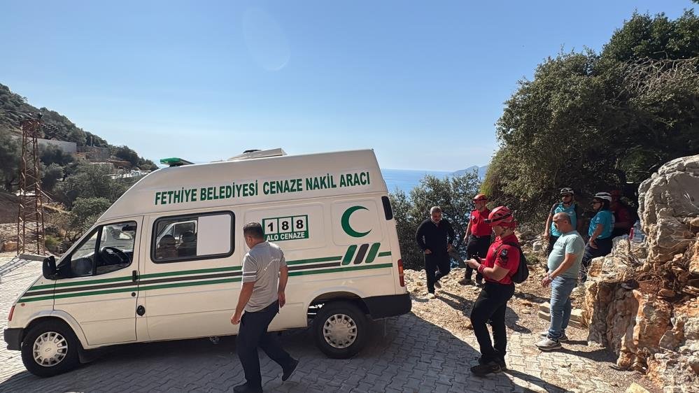 Fethiye Babadağda Rus yamaç paraşütü pilotu kayalıklara çakıldı