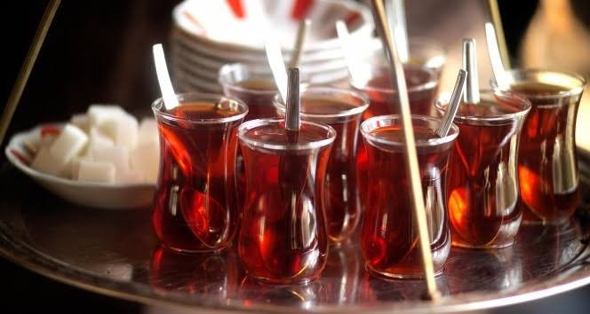 İçinde yok yok! Veresiye yapmak isteyene akılalmaz 13 şart! Kahvehaneye asılan afiş hayrete düşürdü
