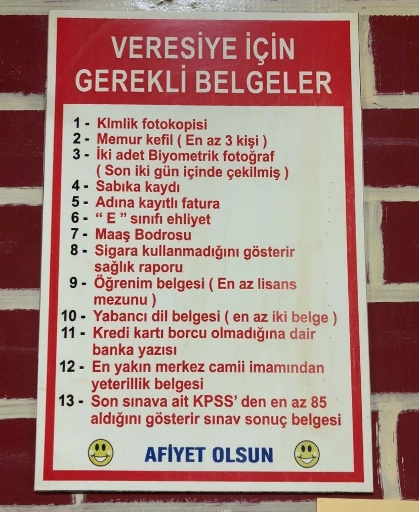 İçinde yok yok! Veresiye yapmak isteyene akılalmaz 13 şart! Kahvehaneye asılan afiş hayrete düşürdü