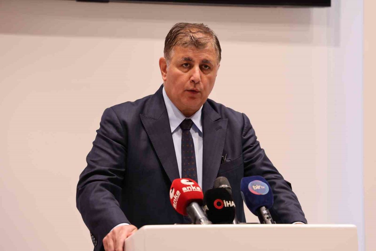 İzmir Büyükşehir Belediye başkanı Cemil Tugay kimdir, Ak Partiye mi geçti? Cemil Tugayın özgeçmişi