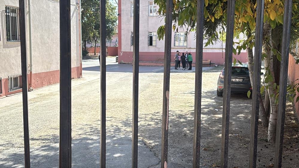 Ortaokul öğrencisi okula silahla geldi! Ailesiyle gözaltında