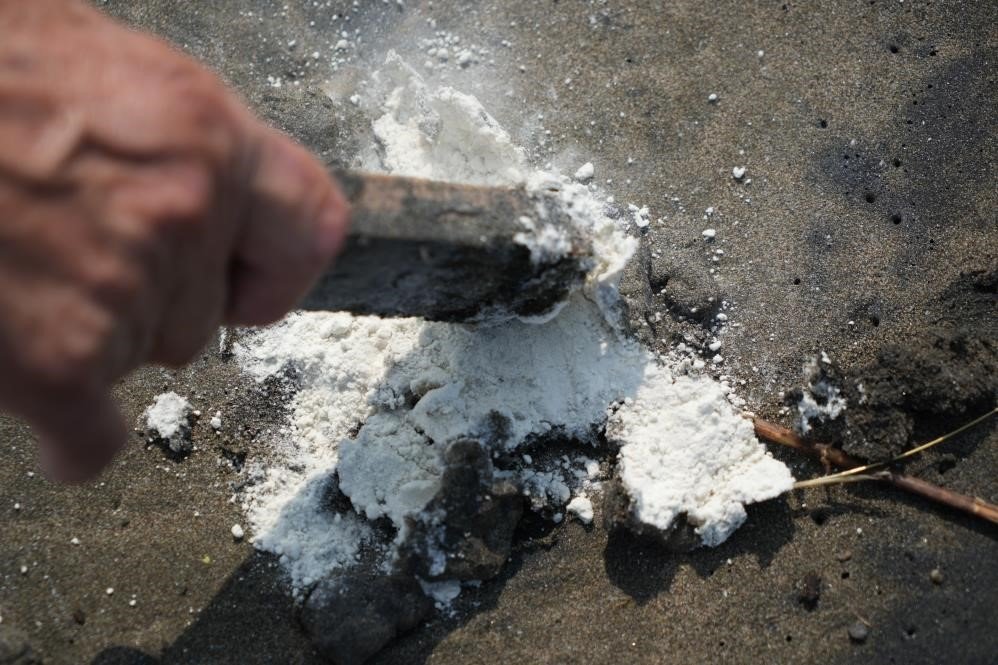 Sahile çuvallar halinde vurmuştu! 800 kiloluk maddenin sırrı çözüldü