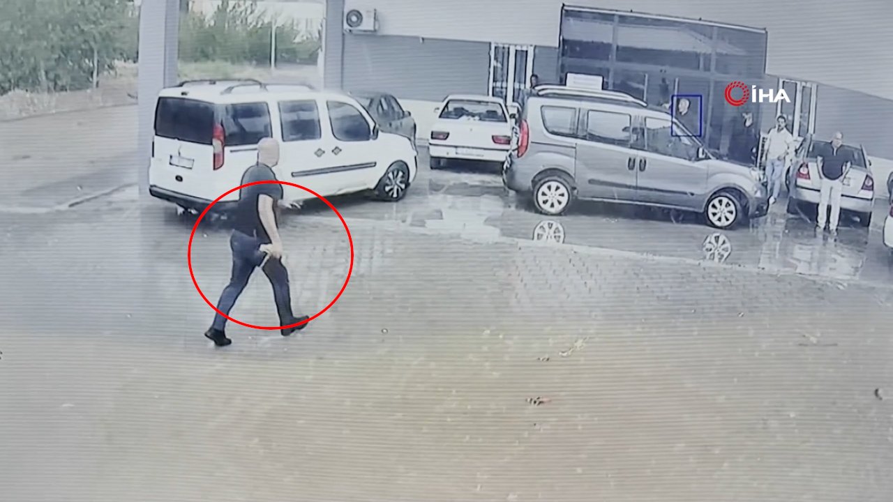 Adıyaman'da yürek ısıtan anlar! Sudan çıkardığı hareketsiz civcivi sırtına vurarak kurtardı
