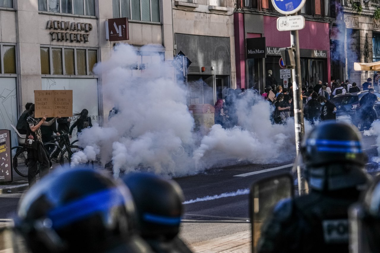 Birinin eli koptu, birinin gözü çıktı! Fransa'daki eylemlerde polislerle ilgili yeni karar
