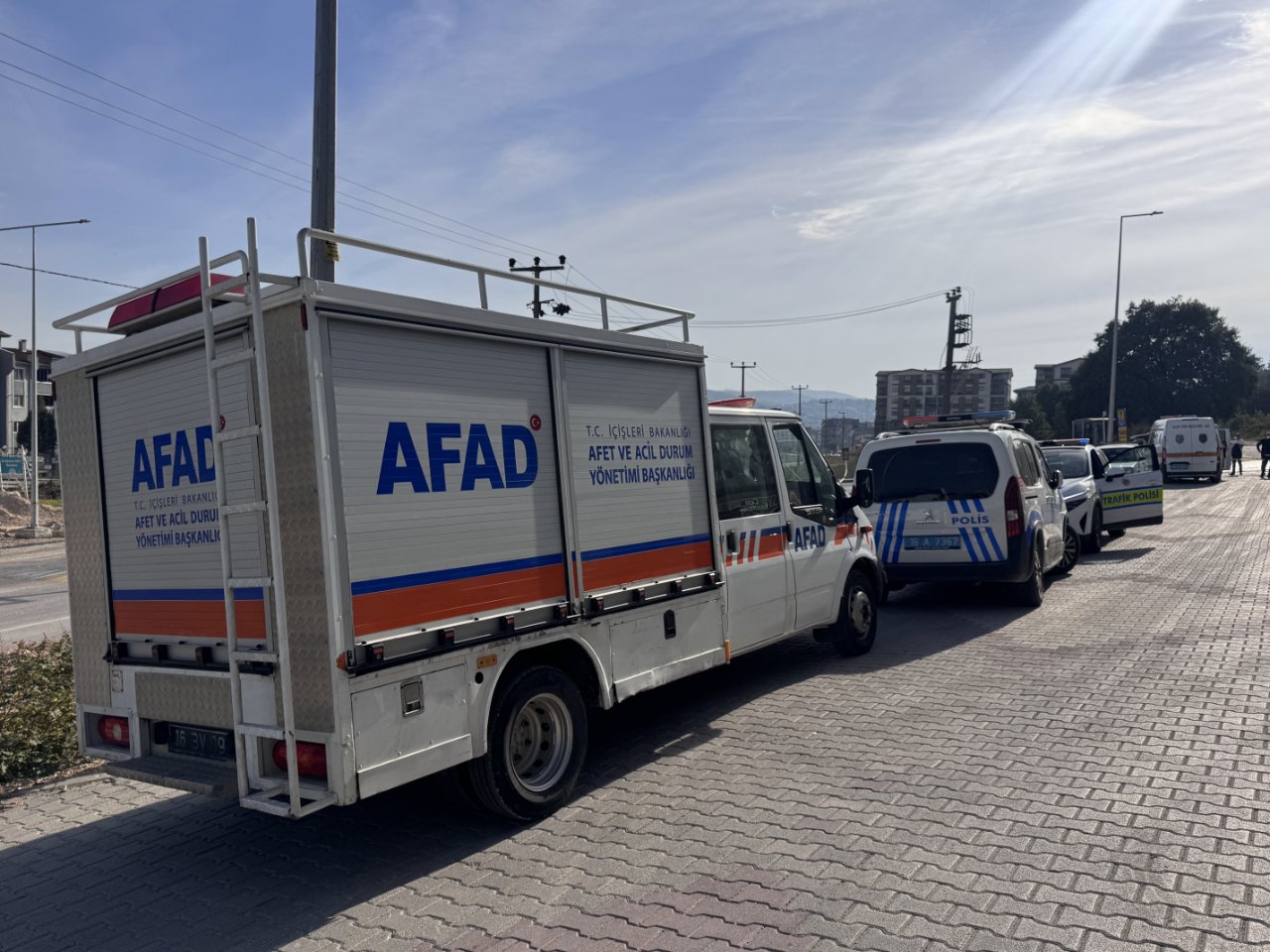 Bursa'da yola saçılan madde ekipleri alarma geçirdi: Cadde apar topar kapatıldı