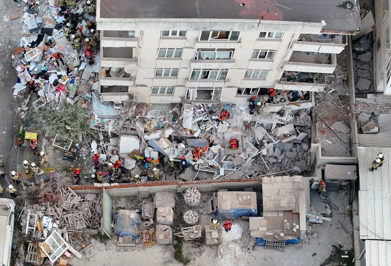 Facia geliyorum demiş! Maltepe'de çöken binanın 'harap kolonları' böyle görüntülendi