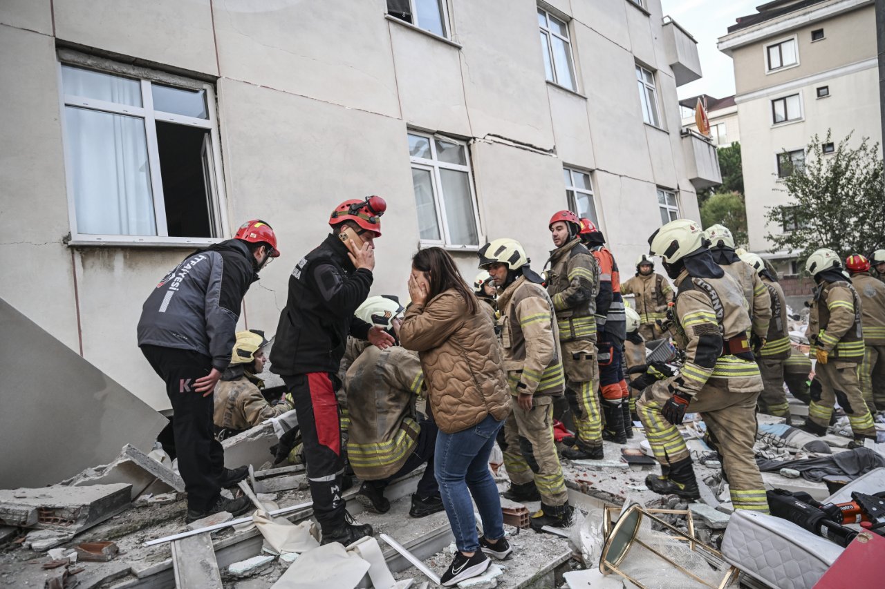 Facia geliyorum demiş! Maltepe'de çöken binanın 'harap kolonları' böyle görüntülendi