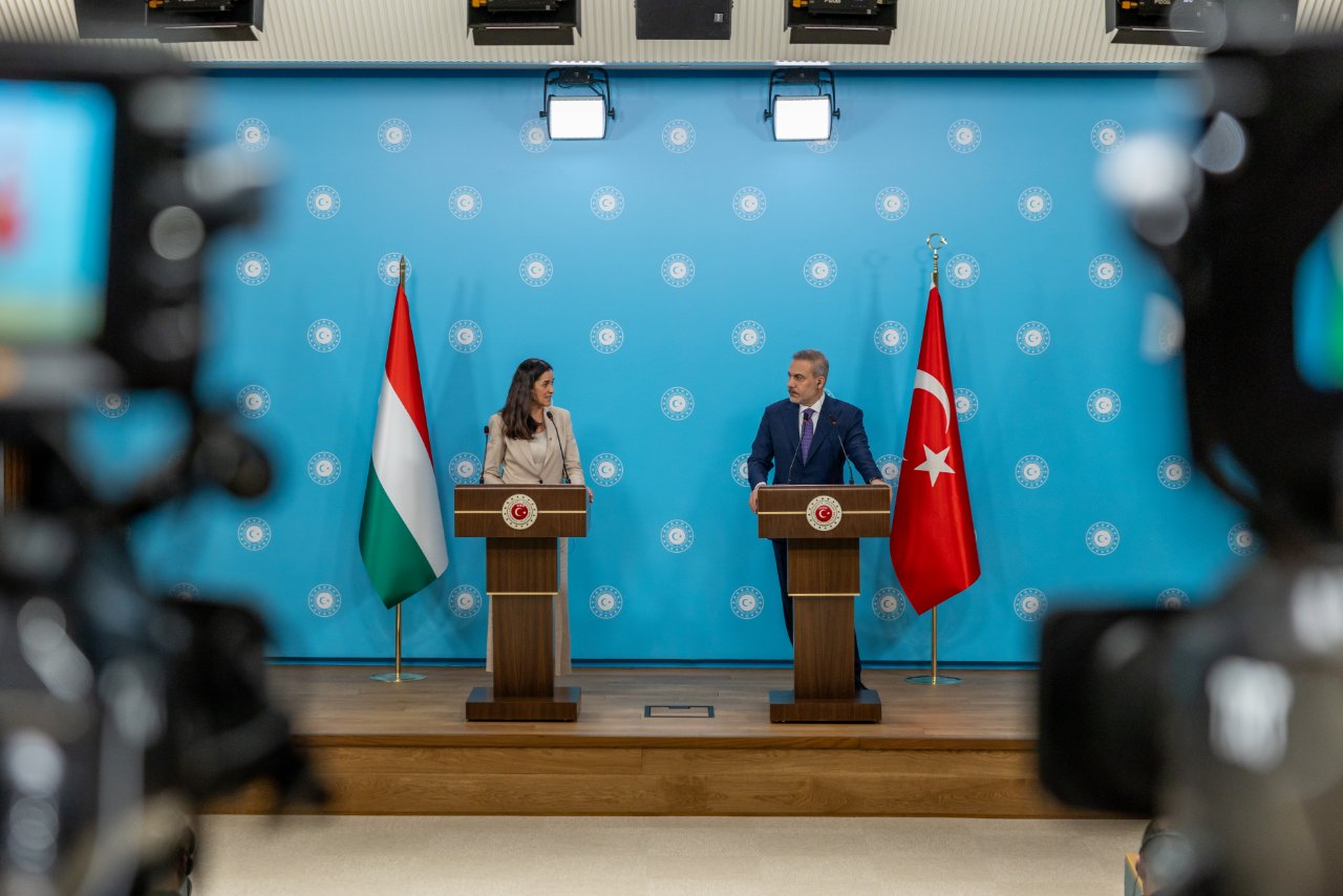 Hakan Fidan'dan Mekke Savunma Anlaşması mesajı: Türkiye başka ülkeye saldırmak için asker göndermeyecek