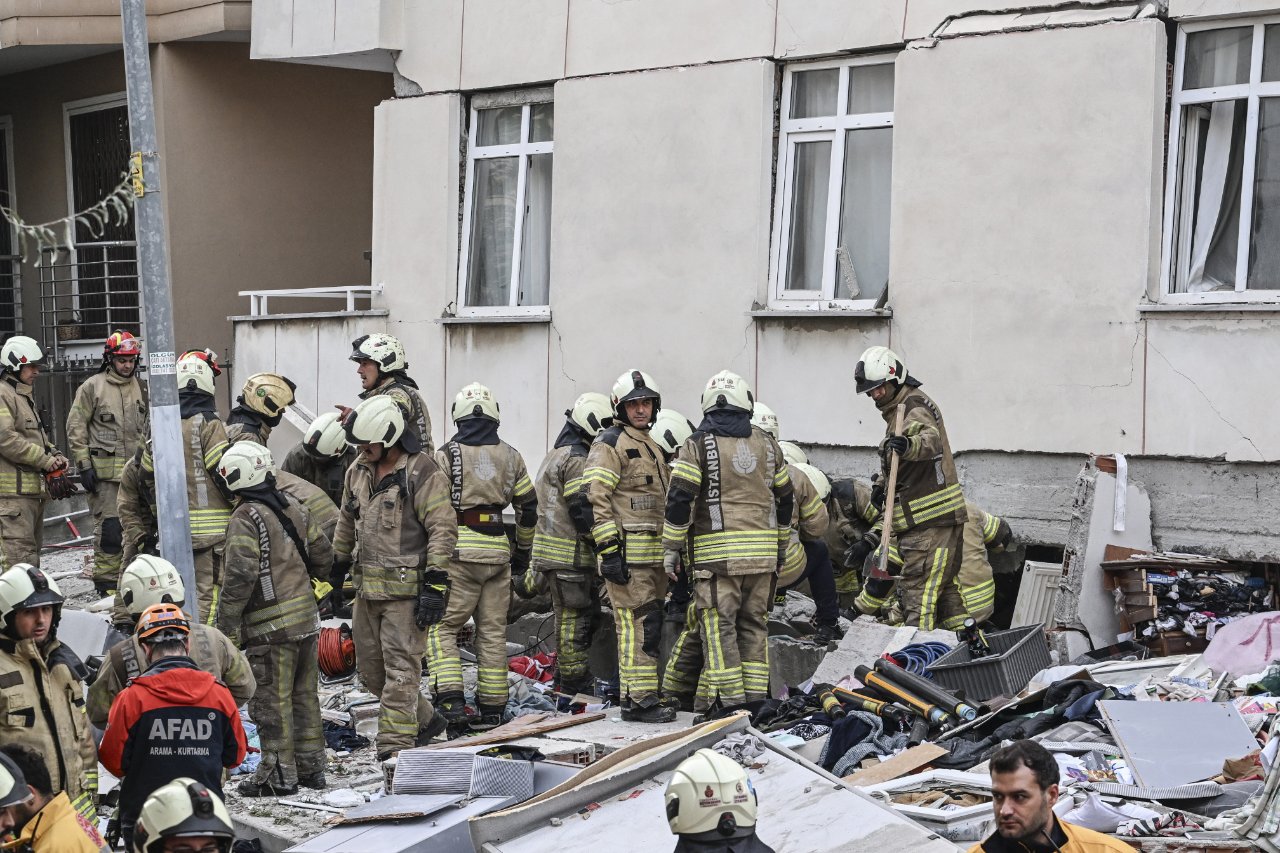 İstanbul Maltepe'de çöken binada korkunç detay: Üst iki katı kaçak!