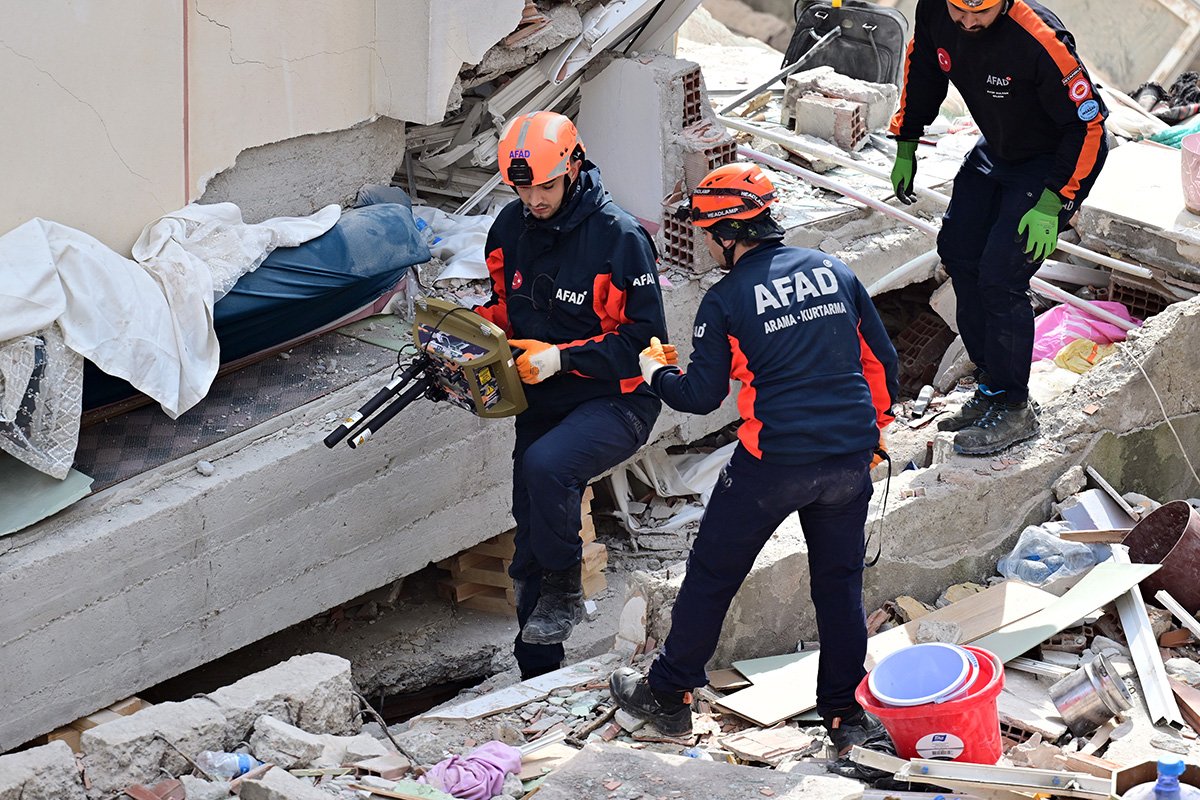 İstanbul Valiliği'nden yeni açıklama geldi! Maltepe'deki göçükte 3 kişi aranıyor