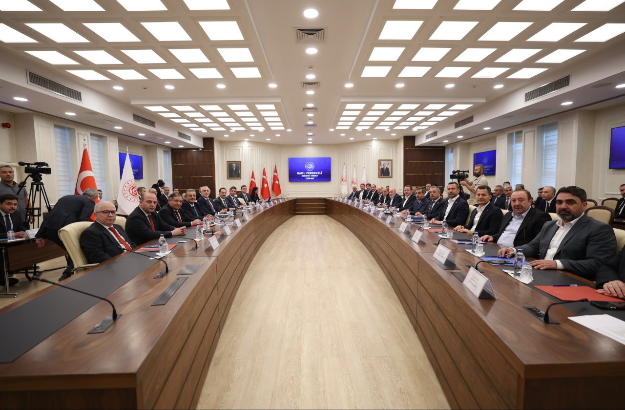 Kamu çalışanlarını ilgilendiriyor! Bakan Işıkhan açıkladı: İhtiyaç duyulan düzenlemeler yolda