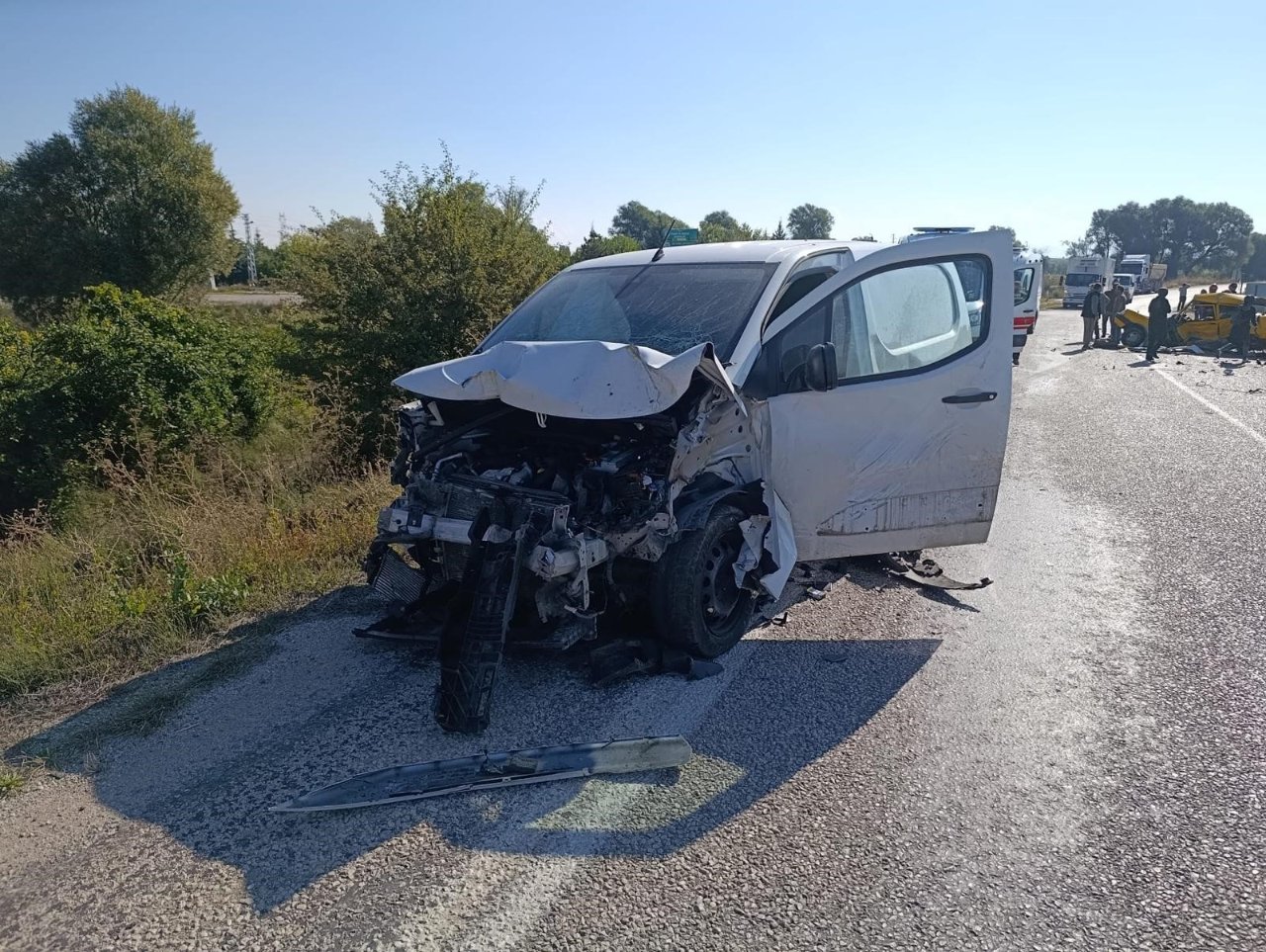Katliam gibi kaza! 3 kişi oracıkta can verdi