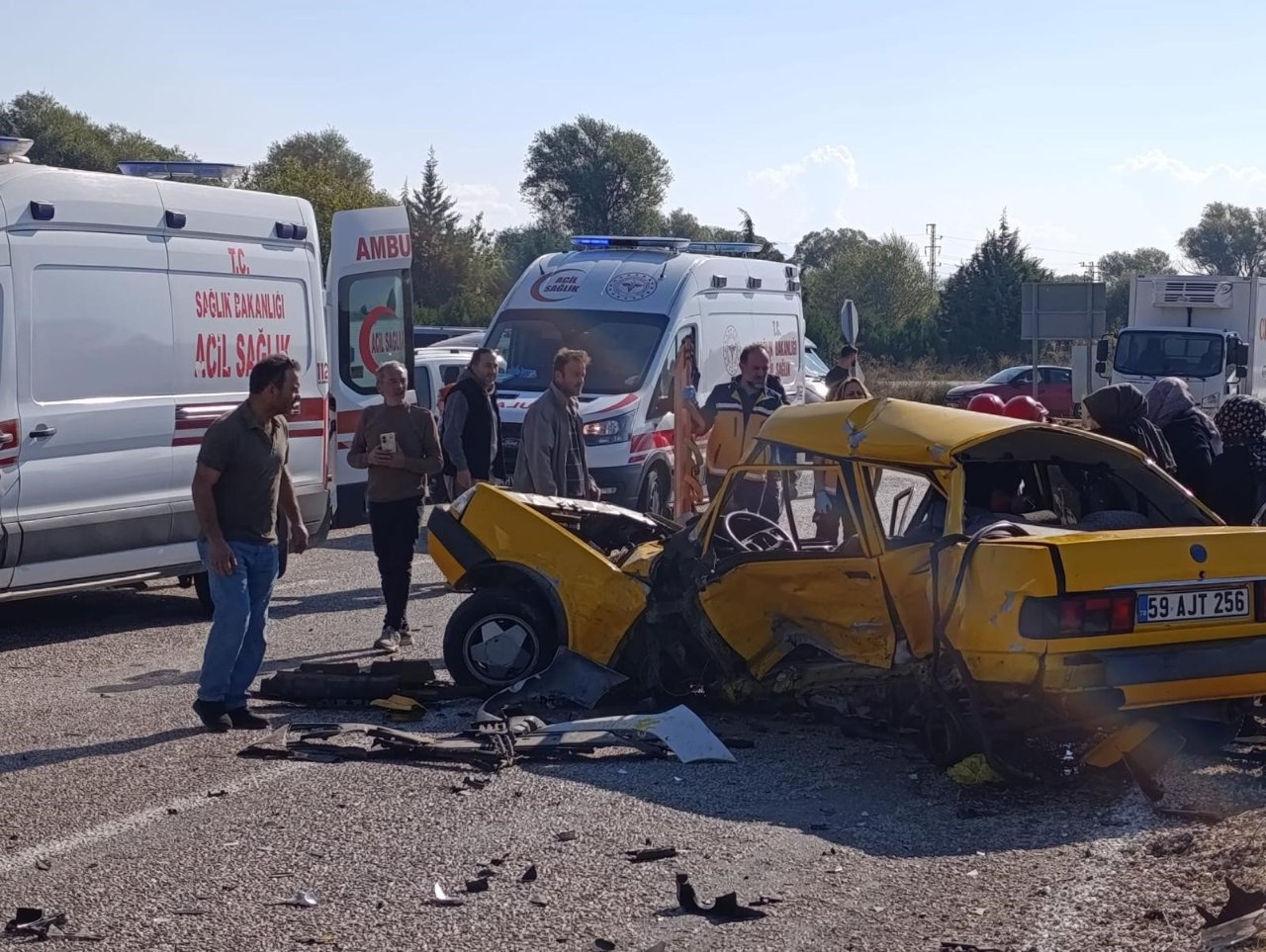 Katliam gibi kaza! 3 kişi oracıkta can verdi