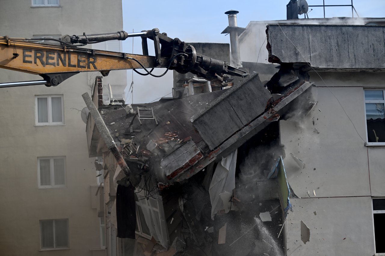 Maltepe’de panik büyüyor! 2 kişi hayatını kaybetmişti, çevredeki binalar mühürlendi
