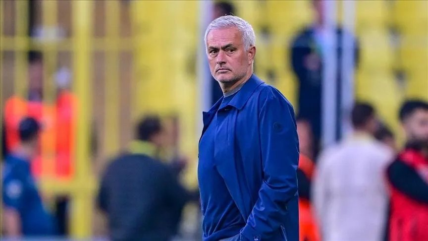 Mourinho, Fenerbahçe sonrası Benfica'nın başlına geçti.
