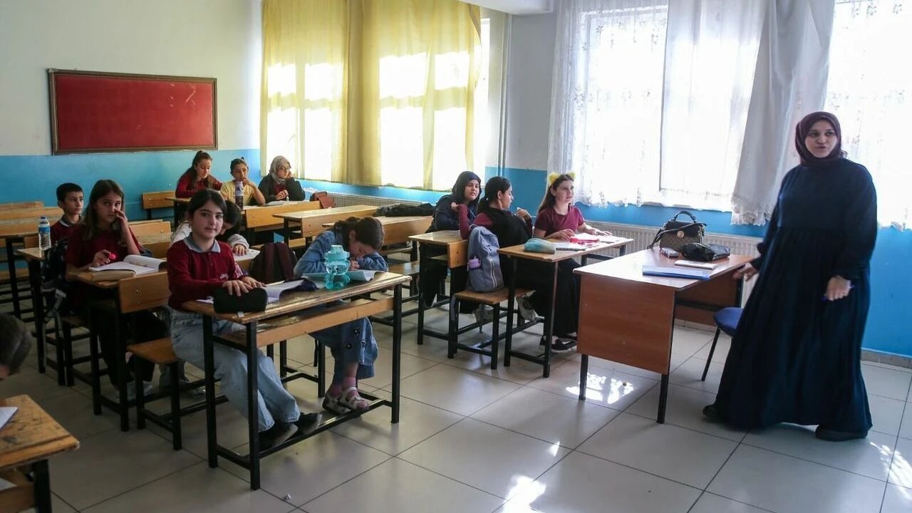 Okullar ne zaman kapanıyor, ara tatil ne zaman? Yarıyıl tatili 25 Ocak 2027de başlıyor!