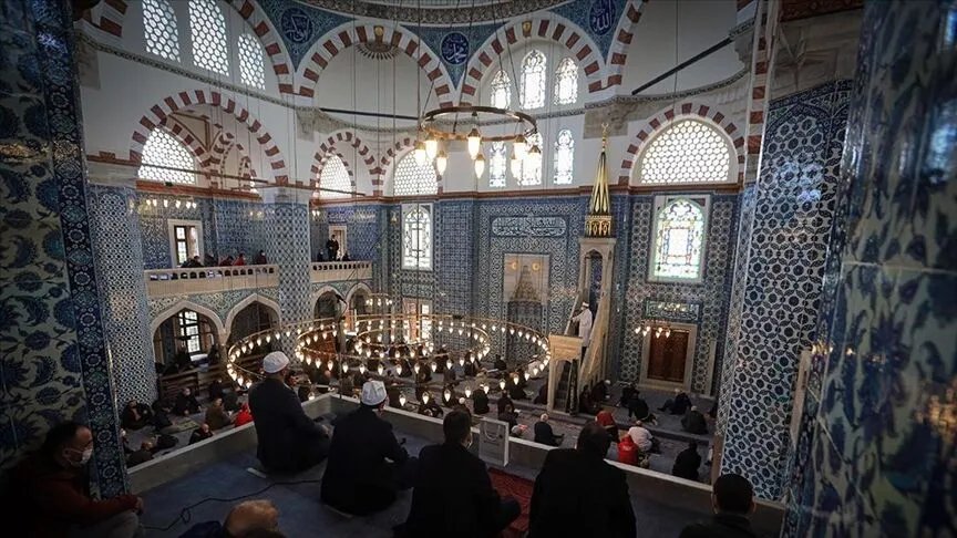 Üç aylar ne zaman başlıyor, hangi aylara denk geliyor? Recep, Şaban, Ramazan tarihleri (2026-2027)