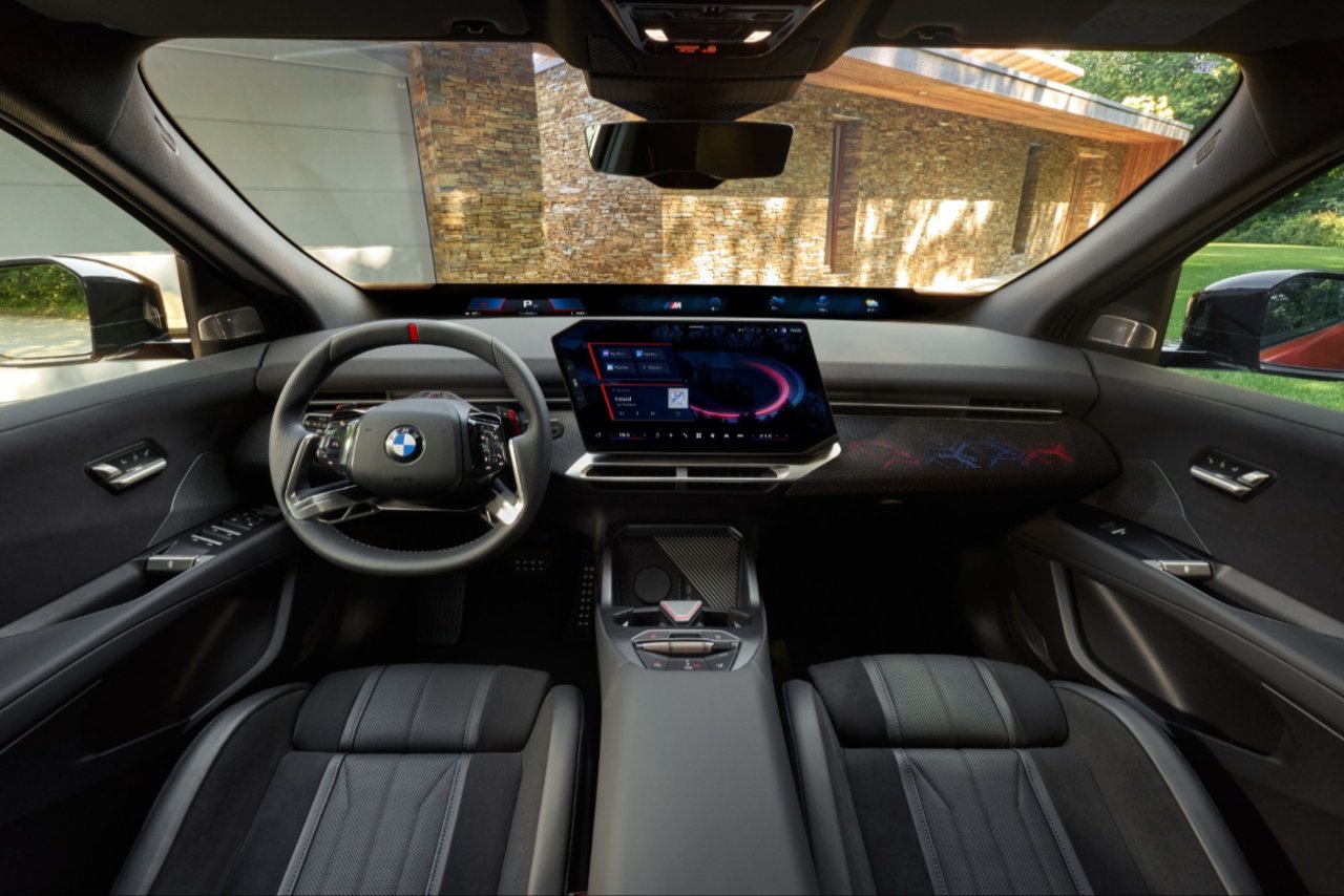 BMW’den bir elektrikli daha: 828 km menzilli BMW iX4 tanıtıldı