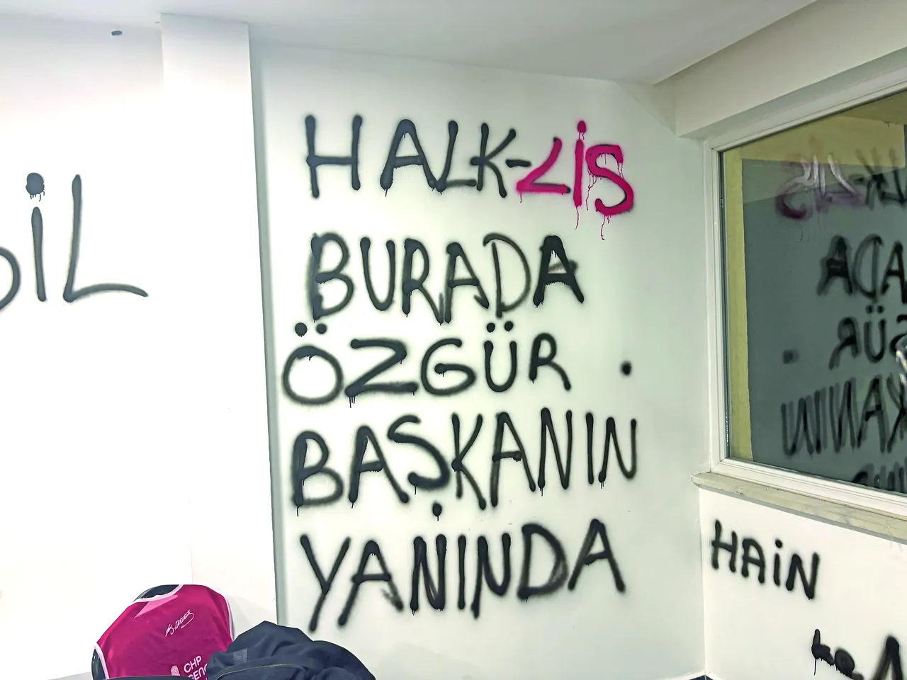 CHP'yi soyup gitmişler! Hasar tespit çalışmaları tamamlandı