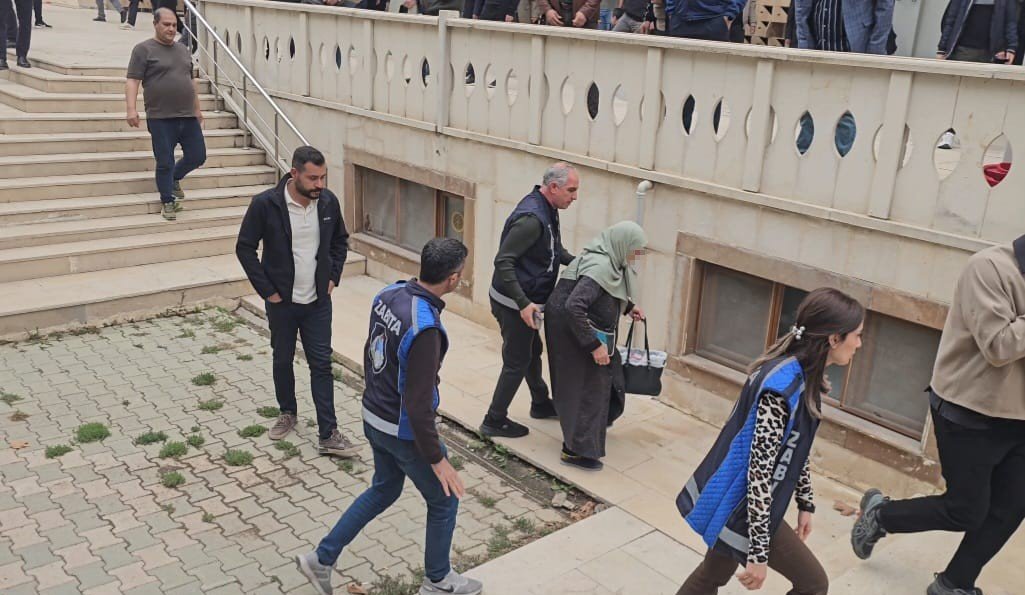 Dilencinin “Belim ağrıyor” oyunu kısa sürdü! Zabıta gelince her şey değişti