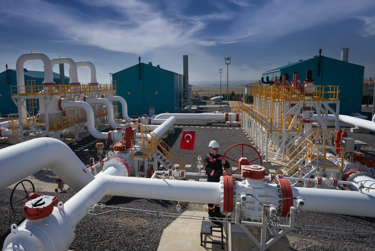 Dünyayı 6 buçuk kez dolaşan doğal gaz ağı! Bakan Bayraktar duyurdu: Doğal gaza erişen yerleşim yeri sayısı bine çıkacak