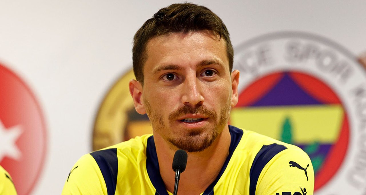 Fenerbahçe, takım kaptanlarından Mert Hakan Yandaş ile Temmuz 2026'da 1 yıllık yeni sözleşme imzaladı.