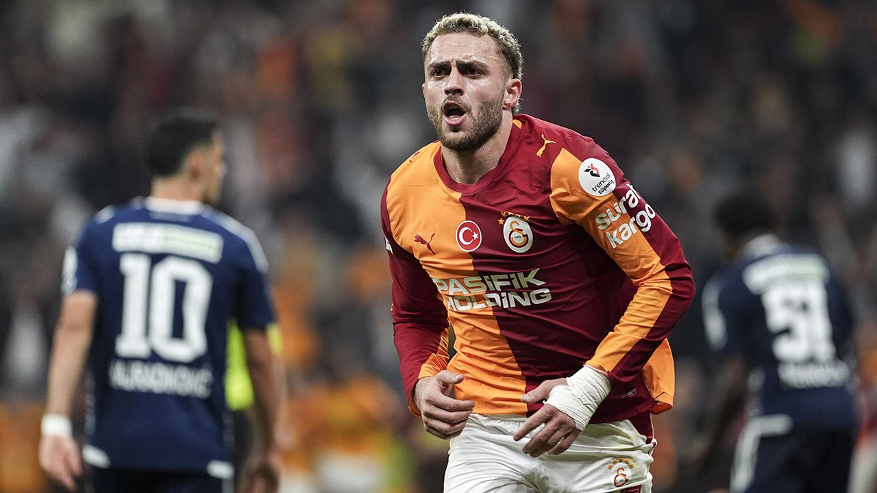 Galatasaray, Kasımpaşa'yı 10 kişiyle devirdi: Maçta 4 gol ve 1 kırmızı kart görseli