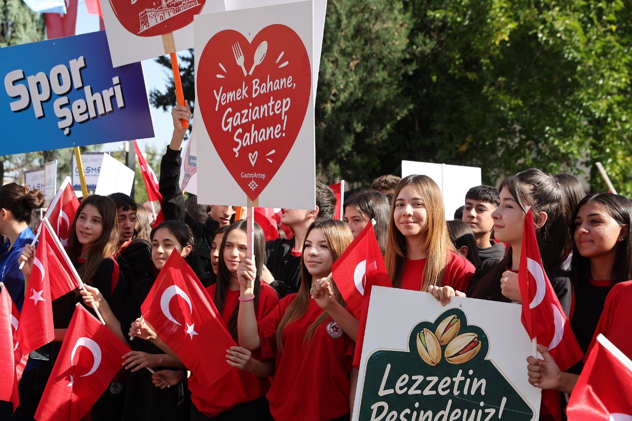GastroAntep coşkusu sokaklara taştı: